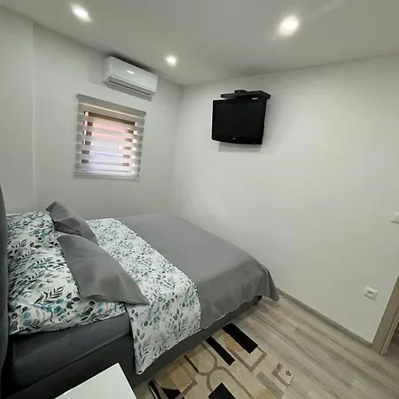 Milmar Feriehus Draga Bašćanska