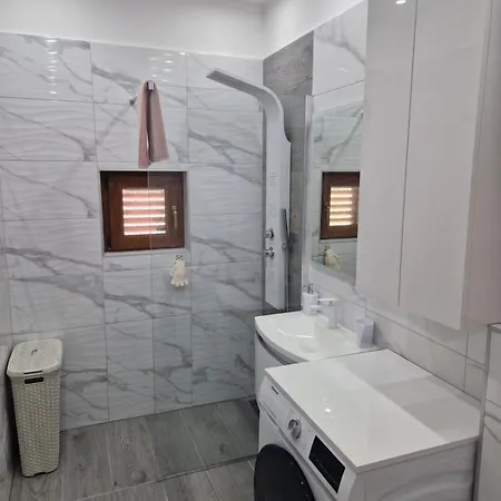 Milmar Semesterbostad Draga Bašćanska